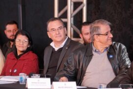 Secretário Flavio Amary (ao centro) participa da reunião do secretariado com o governador Rodrigo Garcia em Presidente Prudente