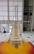 Instalação Trono Cadeira Realeza Periférica