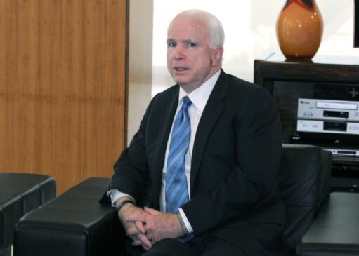 Republicano que perdeu a eleição para Barack Obama em 2008, John McCain morreu aos 81 anos