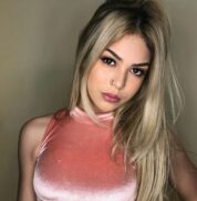 A cantora Melody, 16, agradeceu os elogios feitos por Anitta em sua entrevista no programa "De Frente com Blogueirinha"