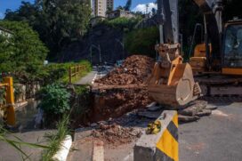Reconstrução da rua José Carlos Macedo de Soares, na região central de Taboão da Serra