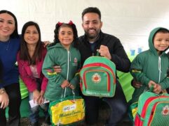 Embu das Artes inicia entrega de uniforme e material escolar para mais de 30 mil alunos