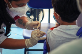 A ação denominada "Atualização da Caderneta de Vacinação da Criança e do Adolescente" visa aumentar a cobertura vacinal e a maior proteção dos munícipes
