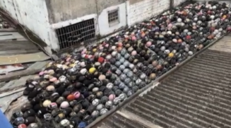 'Cemitério' de capacetes no centro de SP