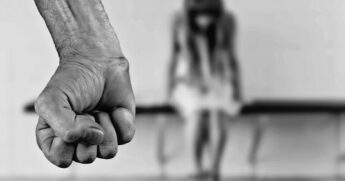 Avanço dos feminicídios está ligado à violência baseada em gênero no espaço privado