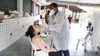 Testagem rápida contra Covid-19 no Parque das Hortênsias