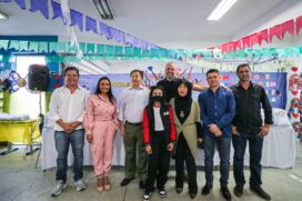 Prefeito Aprígio e autoridades municipais participam da entrega dos kits de uniformes para alunos da Prefeitura de Taboão da Serra.