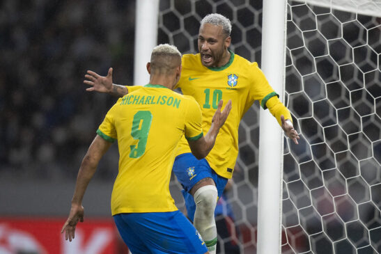 A seleção brasileira desembarcou na França neste domingo e realiza o primeiro treino na tarde desta segunda-feira na cidade de Le Havre, que recebe o jogo amistoso Brasil x Gana, na sexta-feira, dia 23, às 15h30, horário de Brasília