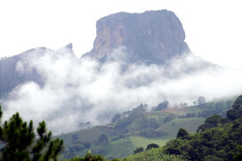 Monumento Natural da Pedra do Baú, em área de proteção ambiental