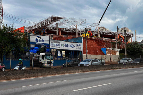 Obras de construção do novo Atacadão, na região do Jd. Maria Rosa, em Taboão da Serra