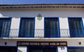 Centro Cultural Mestre Assis, em Embu das Artes, na Grande SP