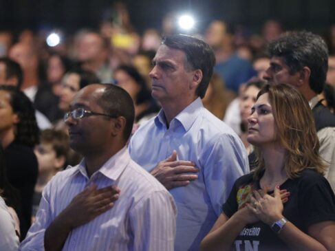 Bolsonaro e a primeira dama na Igreja Batista Atitude