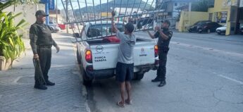 Homem estava furtando portão