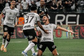 Corinthians atropela o Santos e encaminha a vaga para as quartas