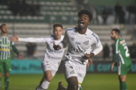 Santos finalmente vence fora de casa e respira no Brasileiro