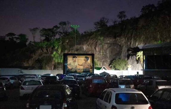 As seções acontecem às 19h e às 21h25min e a programação traz quatro filmes e opções para todas as idades