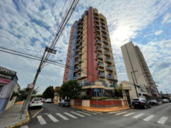 Entre as opções há casas, apartamentos, salas comerciais, galpões, prédios e terrenos espalhados em 12 estados do país