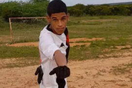 O primeiro contrato assinado pelo Luva de Pedreiro sob a gestão dos novos empresários foi com a Adidas e terá duração de 18 meses