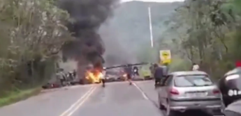 Manifestação interdita km 68 da Rio-Santos (SP-55), na altura de Ubatuba