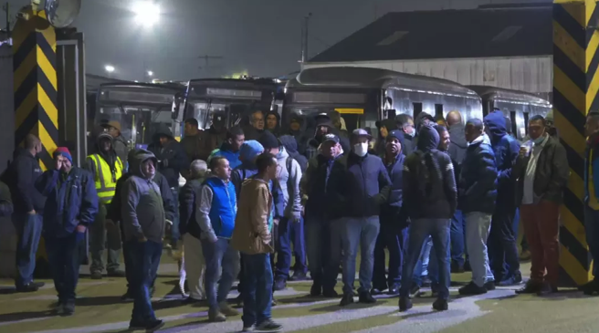Motoristas e cobradores entram em greve em SP
