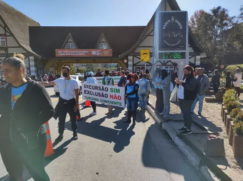 Agências e guias protestaram contra medida no feriado