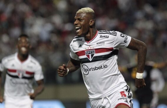 Zagueiro Arboleda, do São Paulo
