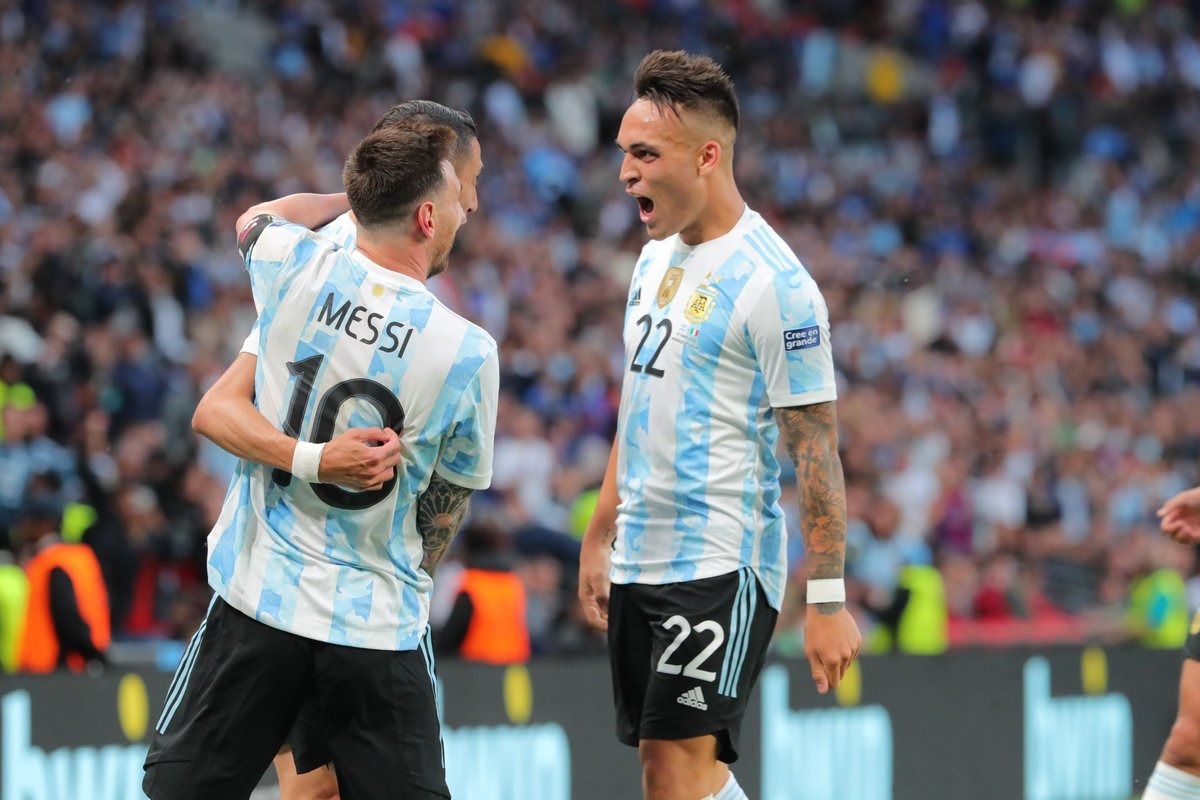 Argentina vence fácil a Itália em Wembley