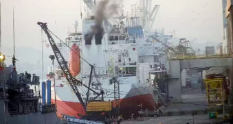 Navio atracado no Porto de Santos tem princípio de incêndio; fogo foi controlado