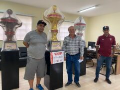 A taça de campeão da 1ª Divisão de Taboão da Serra será disputada entre as equipes do Revolução e Recanto.