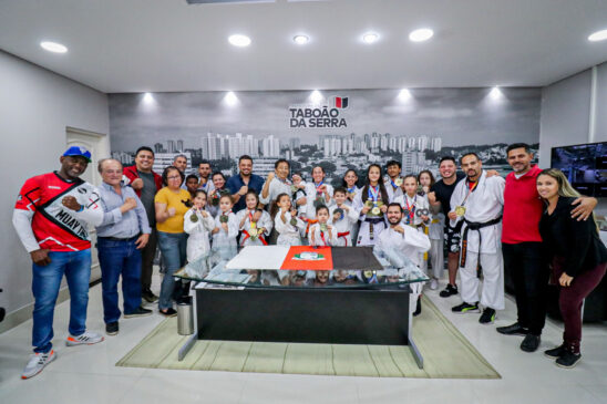 O prefeito Aprígio recebeu os competidores e a equipe técnica na última semana