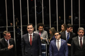Bolsonaro na cerimônia de promulgação da PEC Kamikaze, que busca ampliar benefícios sociais durante as eleições