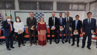 Representantes da administração municipal de Itapecerica e do Ministério Público