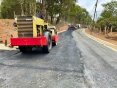 Obra de pavimentação da rua Irineu Prianti Chaves, em Igaratá