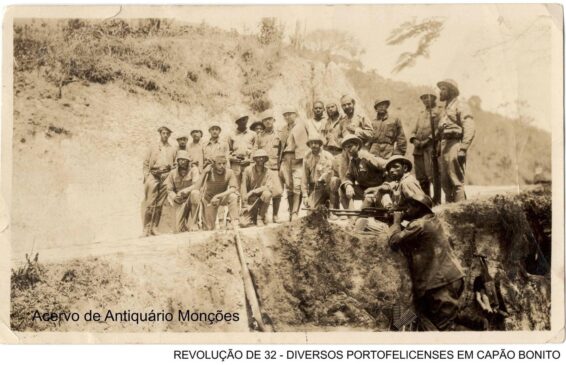 Combatentes porto-felicenses em uma trincheira na cidade de Capão Bonito, durante a Revolução Constitucionalista de 1932.