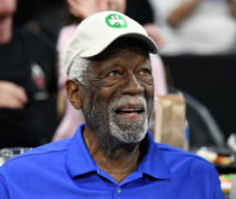 O ex-jogador de basquete Bill Russel morreu neste domingo (31), nos Estados Unidos