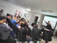 Prefeitura de Taboão da Serra apresenta novo módulo do curso Descomplique, que ensinará inovação para os comerciantes do município.