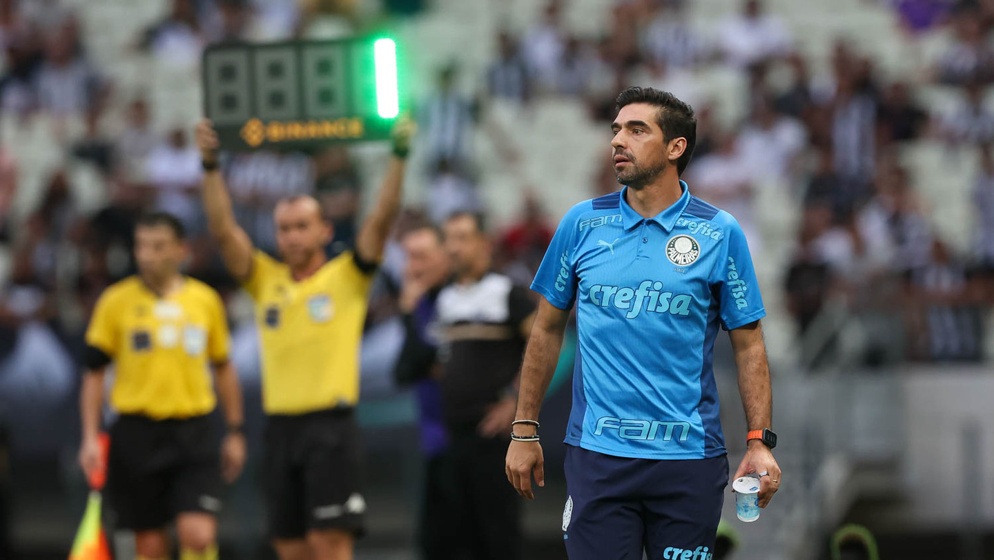 Segundo o portal português "A Bola", Abel Ferreira, técnico do Palmeiras, e mais seis cidadãos portugueses serão julgados por seis crimes aqui no Brasil