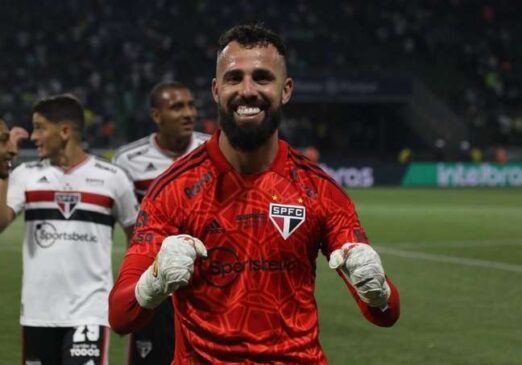 Jandrei treinou sem limitações e deve voltar a atuar; Thiago Couto é plano B
