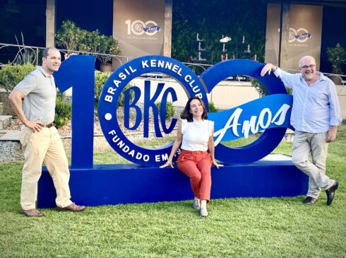 O Vice-presidente da CBKC, Dr. José Luiz Cunha de Vasconcelos, o Presidente da Federação Cinológica do Estado do RJ, Dr. Luiz Eduardo de Almeida e a Presidente do BKC, Márciade Viveiros Carrera.
