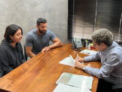 Prefeito de Porto Feliz, Dr. Cássio, assina ordem de serviço para as obras da nova UBS do Jardim Vante.