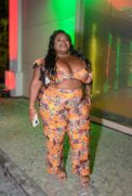 Jojo Maronttinni chega na Festa de Aniversário da cantora Ludmilla na Barra da Tijuca .