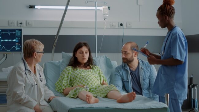 Mulheres grávida e outros grupos sociais têm direito a acompanhante em todo processo hospitalar