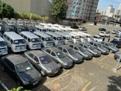 Entre os veículos, estão disponíveis 61 lotes: 17 Kombis, quatro Fiat Doblos, seis Pálios e 34 Chevrolet Astra