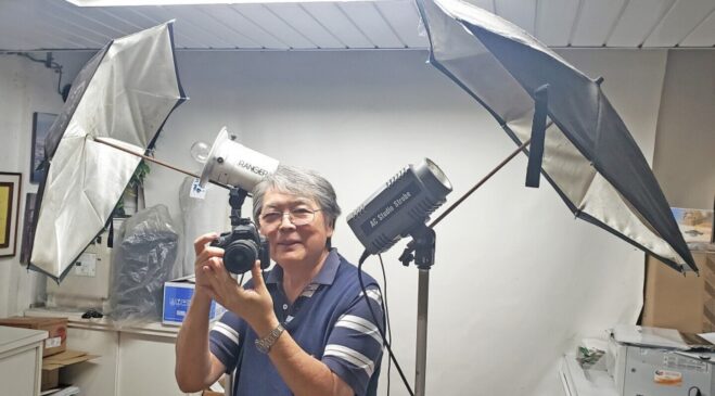 O comerciante Sérgio Atsushi Omuro, de 70 anos, é um dos pioneiros a trabalhar com a fotografia e a revelação de filmes em Itanhaém