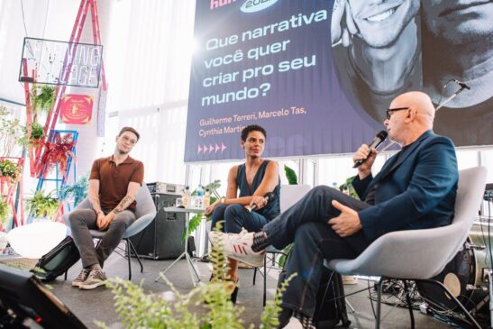 Marcelo Tas, Guilherme Terreri (Rita Von Hunty) e Cythia Martins formaram o painel "Que narrativa você quer criar pro seu mundo?"