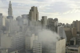 Prédio que passa por incêndio na região da 25 de março