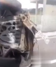 Motorista se envolve em acidente de trânsito e carro capota em via de Praia Grande