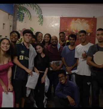 Espetáculo "O que pensam dos jovens" feito por alunos da EE Heitor Cavalcante terá apresentação gratuita no Cemur em 24/08