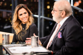 Ela o agradeceu por insistir em sua entrevista, mesmo após ela ter desmarcado seis vezes a ida ao talk show