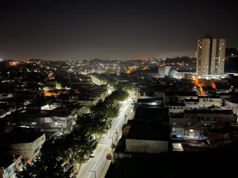 Avenida Cid Nelson Jordano foi completamente iluminada através do programa "LED no meu bairro" da Prefeitura de Taboão da Serra